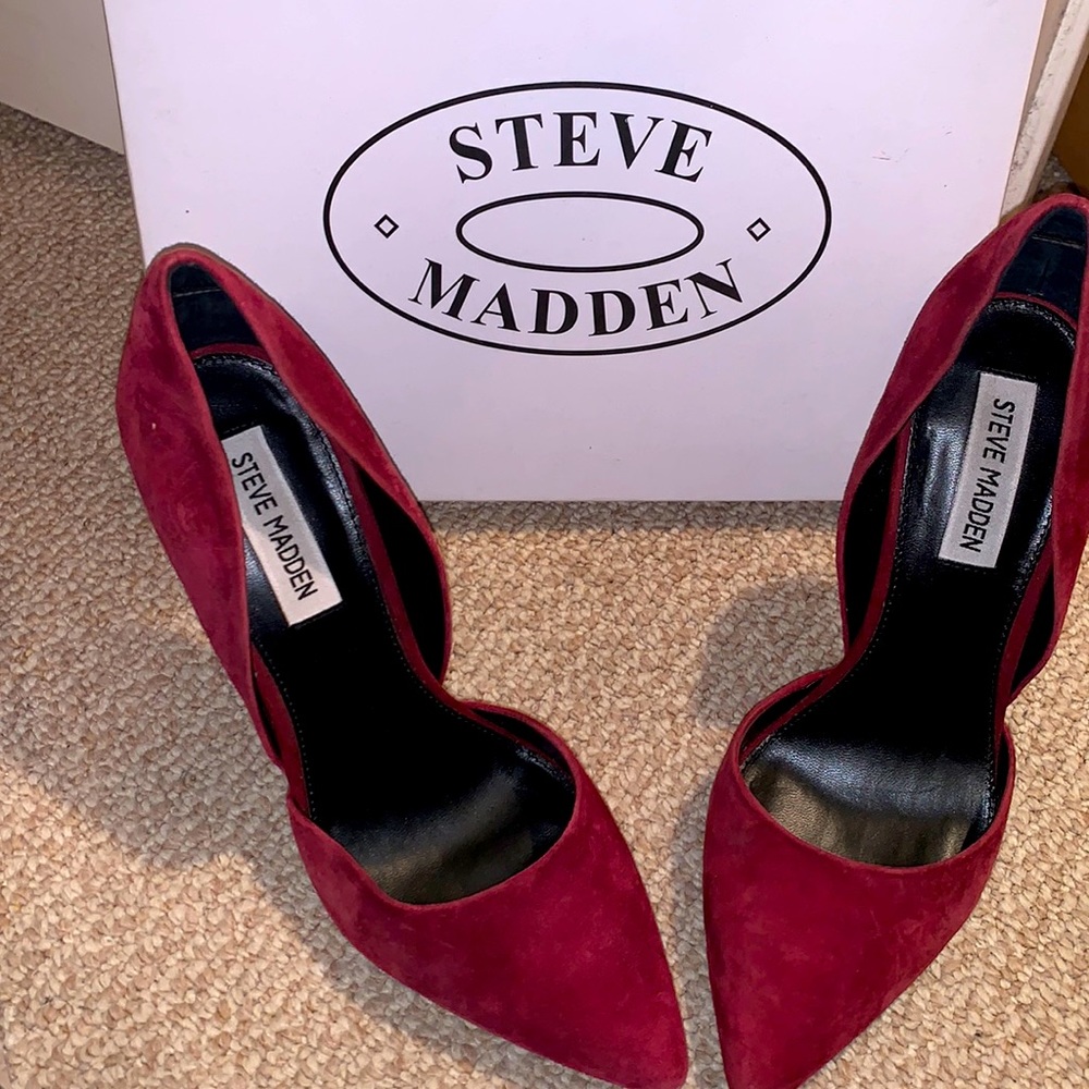 Burgundy Steve Madden Pumps!